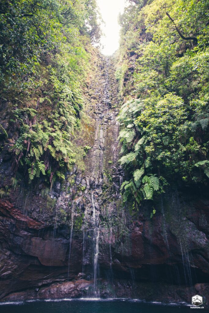 Wasserfall auf der Levada das 25 Fontes Wanderung