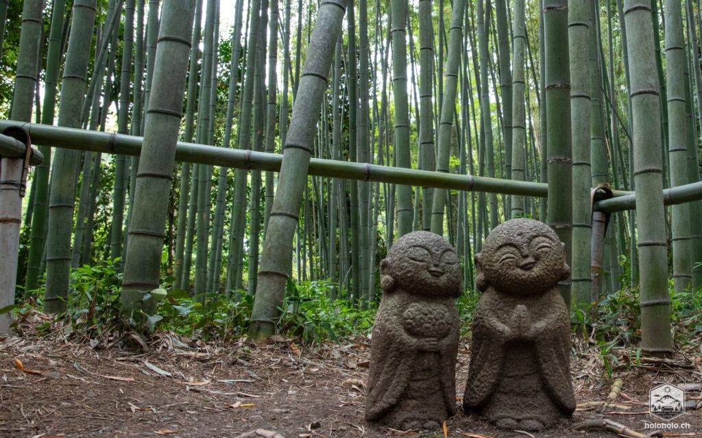 Zwei Stein Mönche im Arashiyama Park