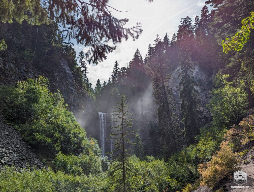 Der Wasserfall von weitem