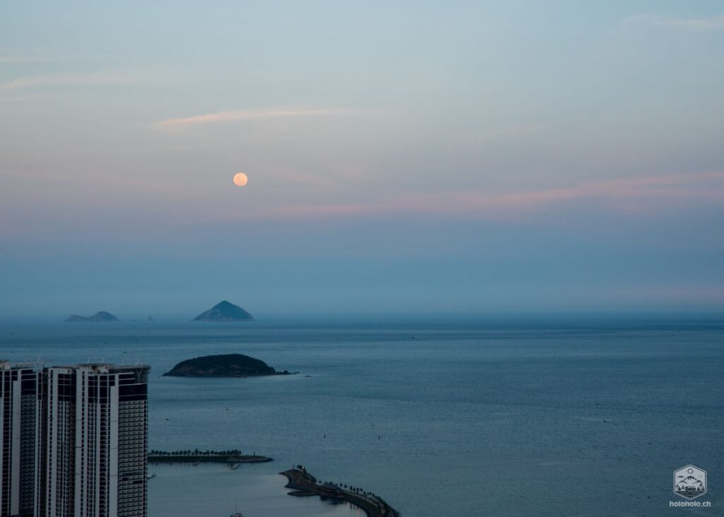 Mond über Nha Trang