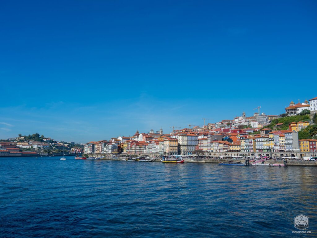 Douro im Hintergrund die Stadt Porto